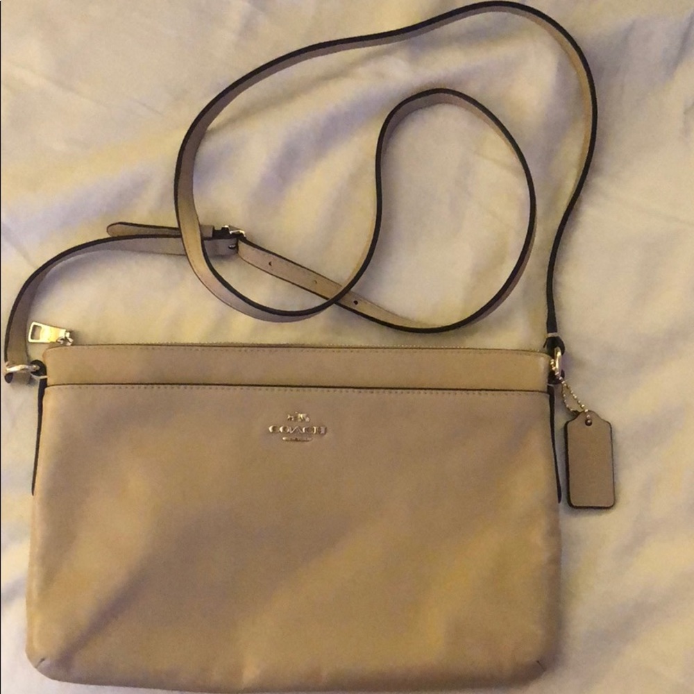 COACH !!! Excellent condition!! Cross body